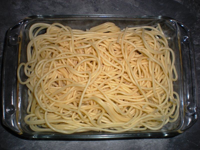 Zapiekanka spaghetti z sosem serowo-pieprzowym