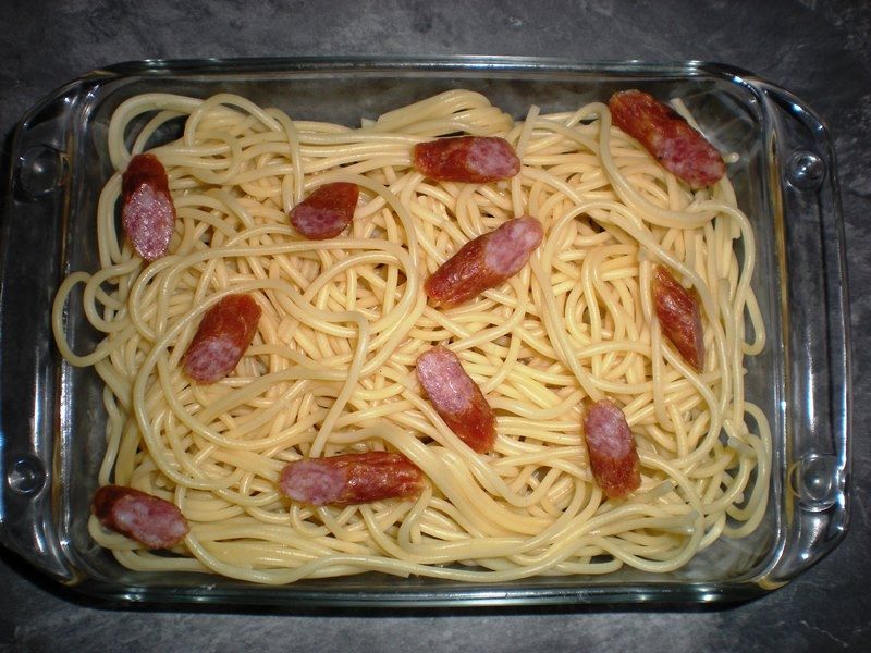 Zapiekanka spaghetti z sosem serowo-pieprzowym