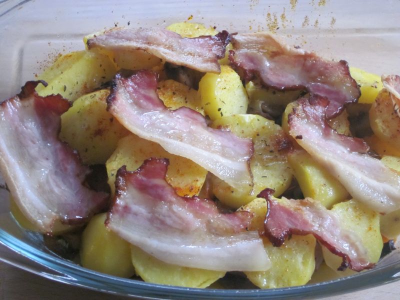 Zapiekanka warzywna przykryta boczkiem Zapiekanka warzywna przykryta boczkiem