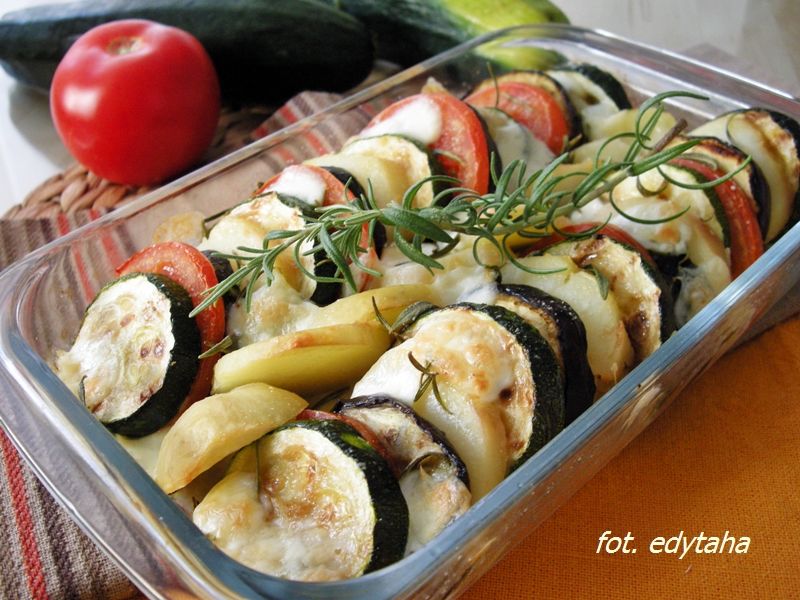 Zapiekanka warzywna z rozmarynem