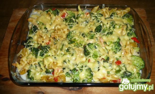 Zapiekanka z brokułem i makaronem  Zapiekanka z brokułem i makaronem
