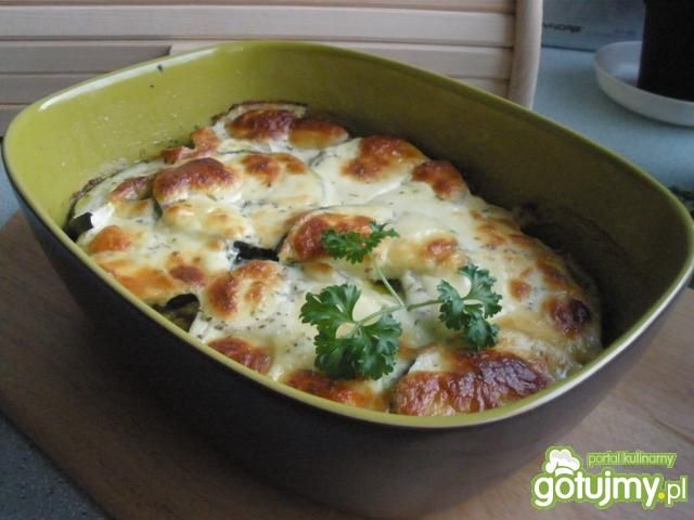 Zapiekanka z cukinią, mozarellą i pesto