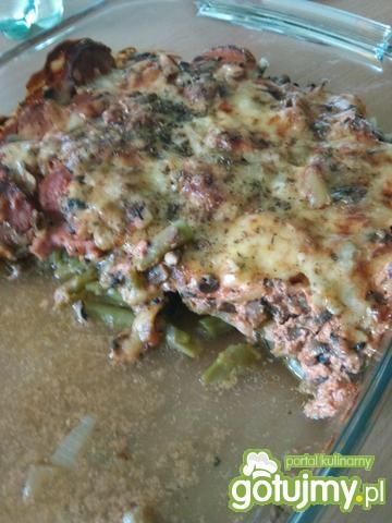 Zapiekanka z fasolką i kiełbaską Zapiekanka z fasolką i kiełbaską