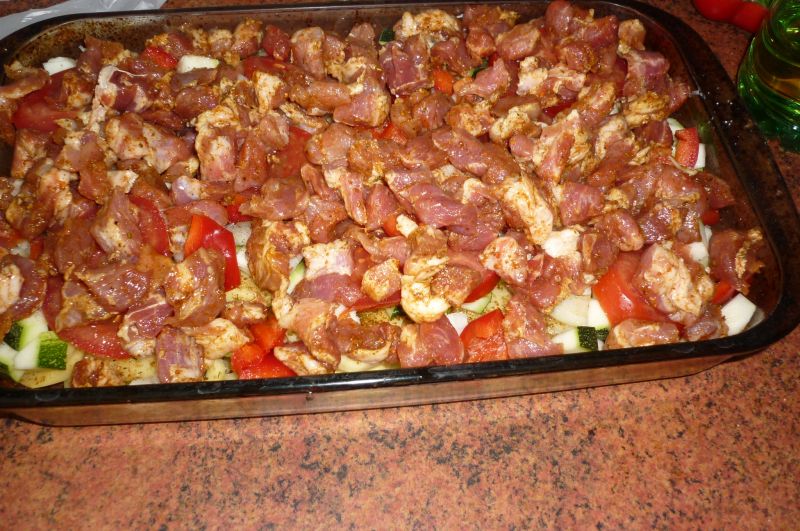 Zapiekanka z gyrosem, pomidorem i ziemniakami