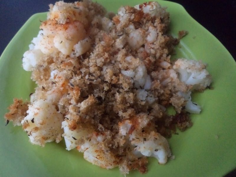 Zapiekanka z kalafiora pod kruszonką z chleba Zapiekanka z kalafiora pod kruszonką z chleba