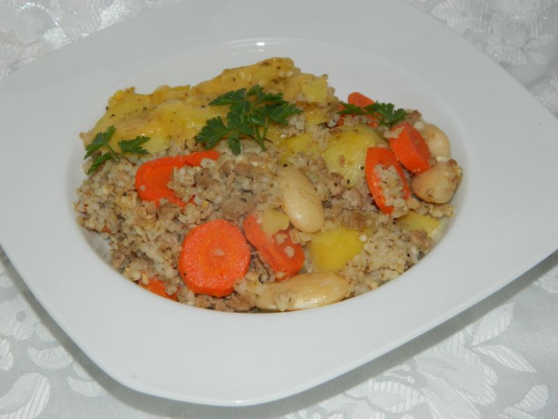 Zapiekanka z kaszy jęczmiennej ziemniaków i fasoli