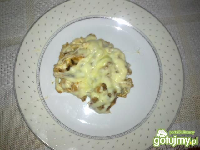 Zapiekanka z kiełbasą i makaronem