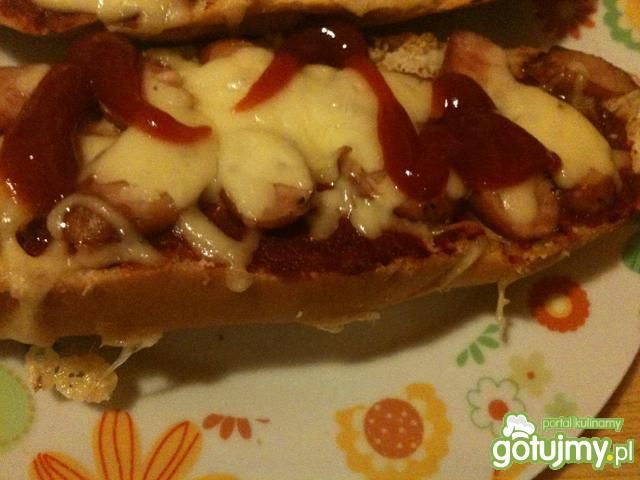 zapiekanka z kiełbaską zapiekanka z kiełbaską