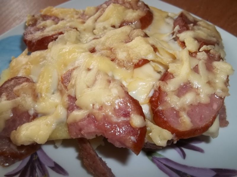 Zapiekanka z kotletami hamburgerowymi Zapiekanka z kotletami hamburgerowymi