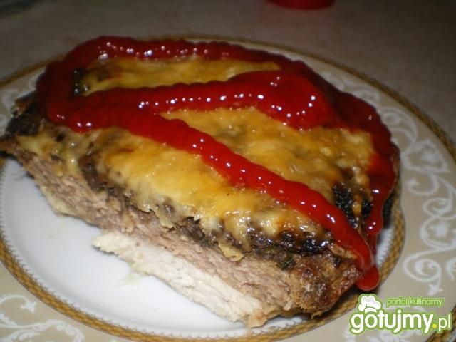 Zapiekanka z kurczaka, mięsa i pieczarek Zapiekanka z kurczaka, mięsa i pieczarek