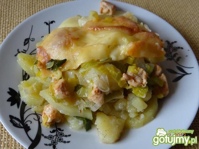 Zapiekanka z kurczaka, ziemniaków i pory