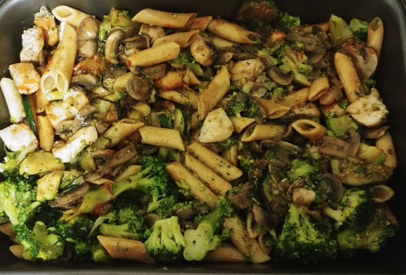 Zapiekanka z kurczakiem, brokułami i pieczarkami