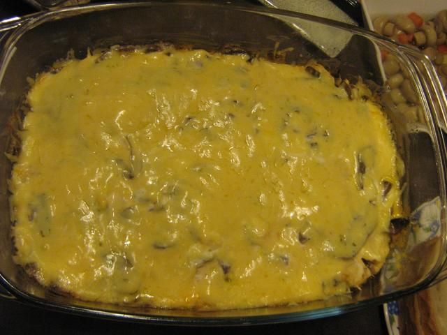 Zapiekanka z kurczakiem ws. czosnkowym