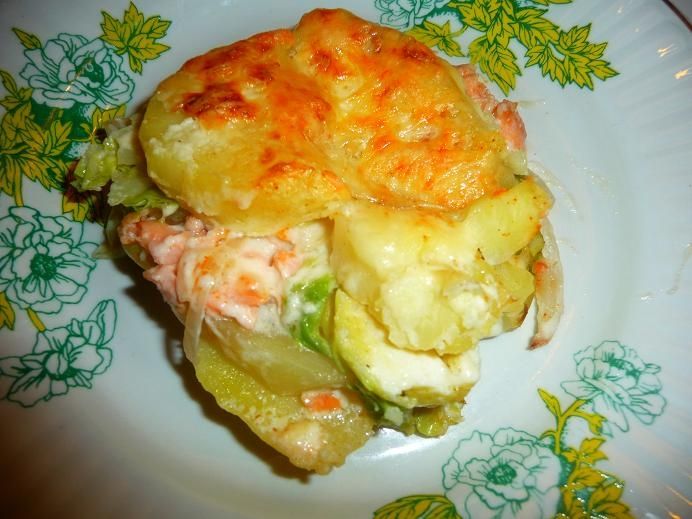 Zapiekanka z łososiem i brukselką