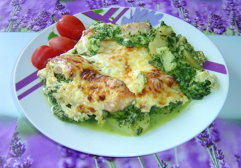 Zapiekanka z łososiem i szpinakiem