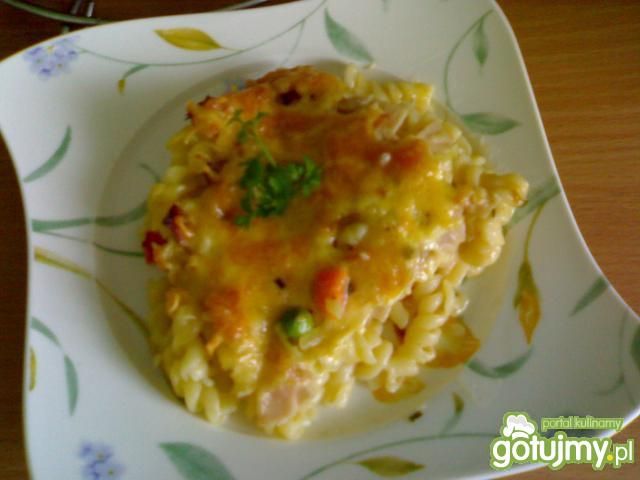 Zapiekanka z makaronem Zapiekanka z makaronem