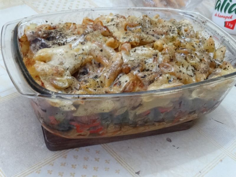 Zapiekanka z makaronem Zapiekanka z makaronem