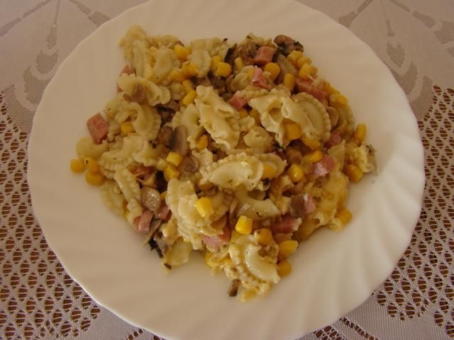 Zapiekanka z makaronem Zapiekanka z makaronem