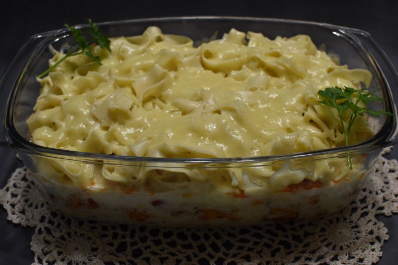 Zapiekanka z makaronem i kurczakiem