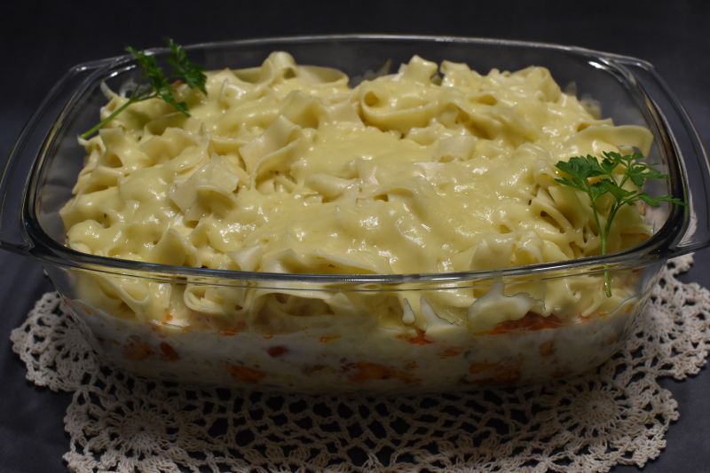 Zapiekanka z makaronem i kurczakiem