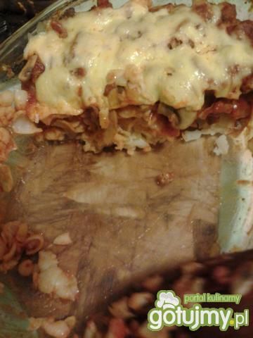 Zapiekanka z makaronem i mięsem mielonym Zapiekanka z makaronem i mięsem mielonym