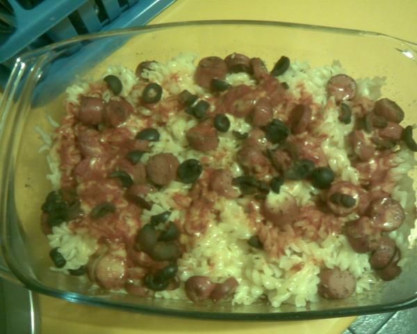 zapiekanka z makaronem i parówkami