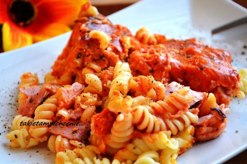 Zapiekanka z makaronem i szynką 