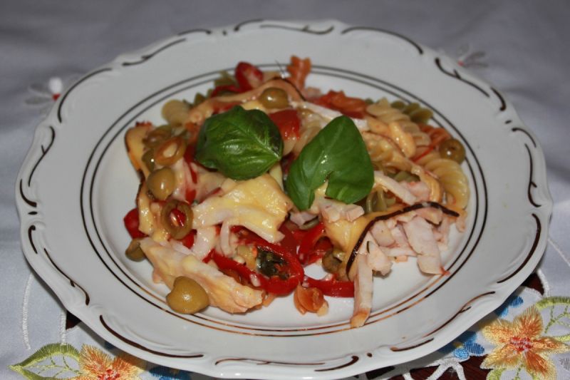 Zapiekanka z makaronem kolorowym 