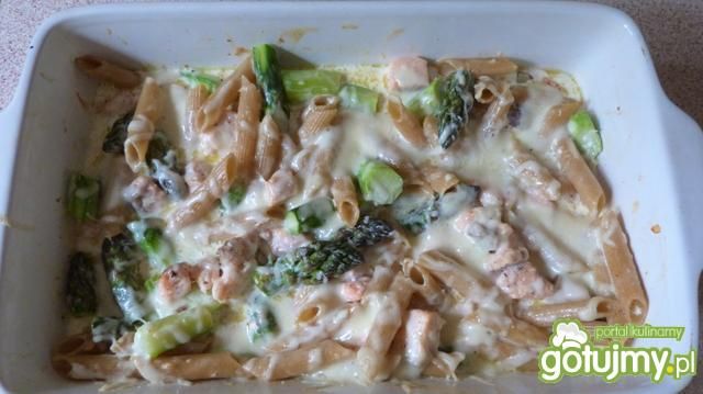 Zapiekanka z makaronem, łososiem