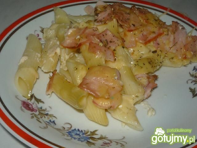 Zapiekanka z makaronem, szynka i serem Zapiekanka z makaronem, szynka i serem