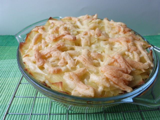 Zapiekanka z makaronu, mięsa i warzyw