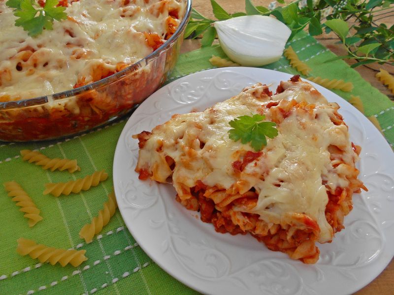 Zapiekanka z mięsem i kalarepką