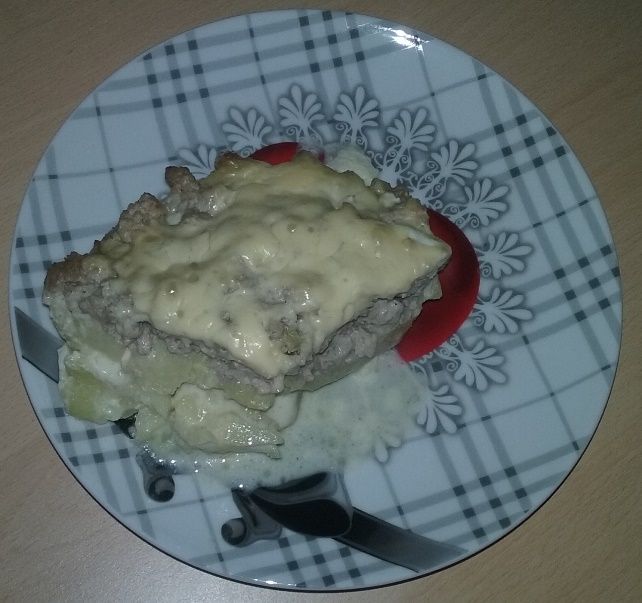 Zapiekanka z mięsem mielonym i ziemniakami