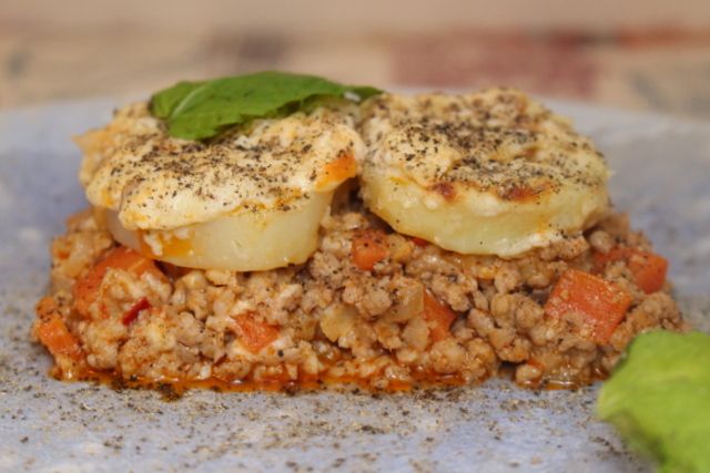 Zapiekanka z mięsem mielonym i ziemniakami