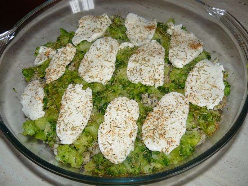 Zapiekanka z młodych ziemniaków z brokułem