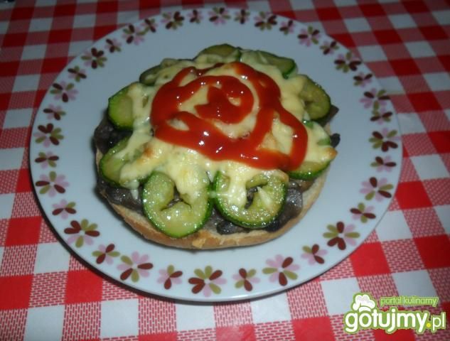 Zapiekanka z pieczarkami i cukinią Zapiekanka z pieczarkami i cukinią