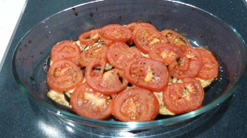 Zapiekanka z pomidorami, bakłażanem i kozim serem