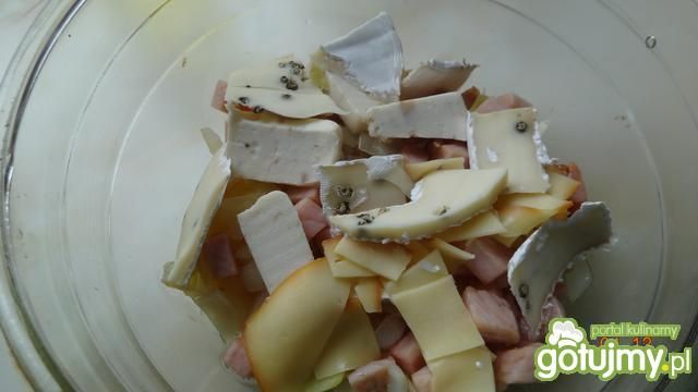 Zapiekanka z resztkami serów