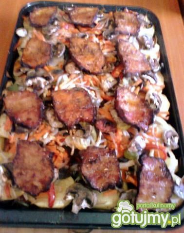 Zapiekanka z różnymi dodatkami