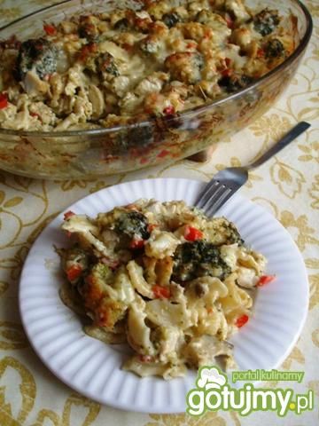 Zapiekanka z rybą, brokułem i makaronem