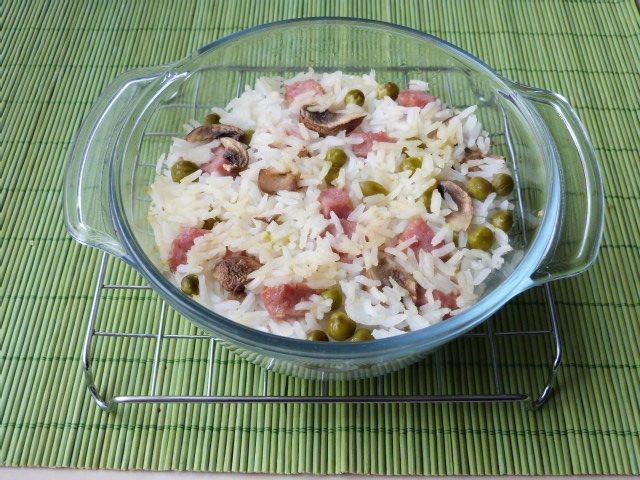 Zapiekanka z ryżu i kiełbasy