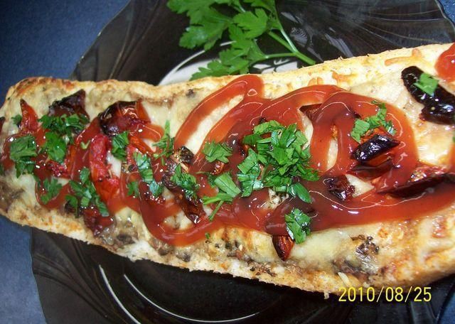 Zapiekanka z suszonymi pomidorami Zapiekanka z suszonymi pomidorami