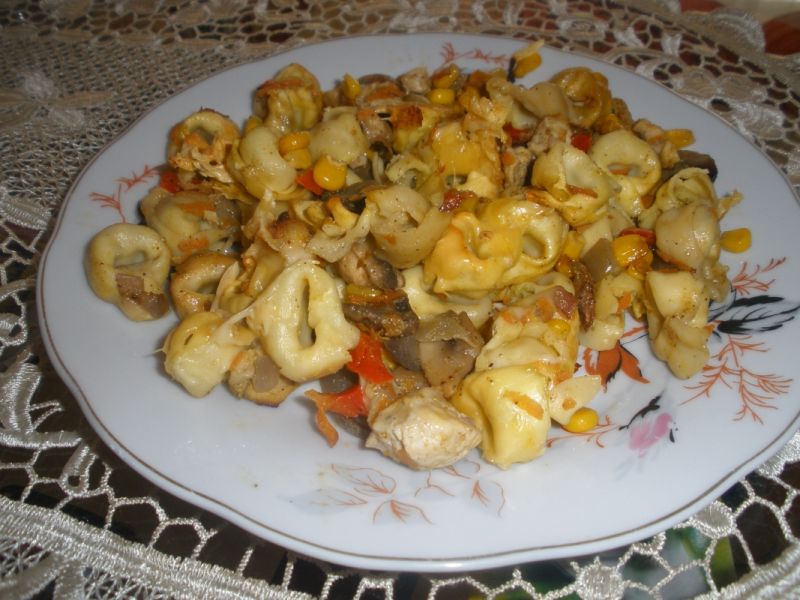 Zapiekanka z tortellini  Zapiekanka z tortellini
