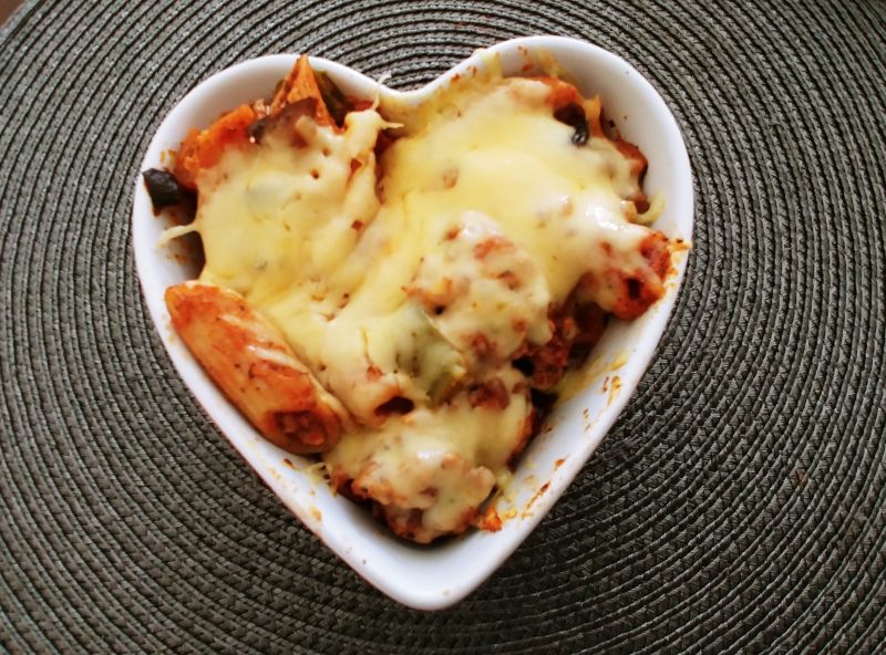 Zapiekanka z warzywami, kurczakiem i makaronem