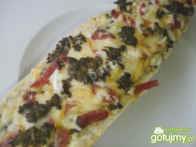 Zapiekanka z wędliną Zapiekanka z wędliną