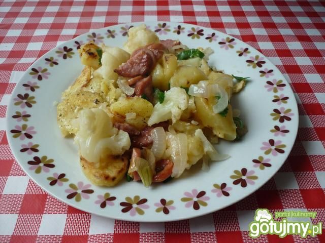 Zapiekanka z ziemniaków i kalafiora. Zapiekanka z ziemniaków i kalafiora.