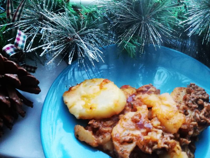 Zapiekanka z ziemniaków i mięsa mielonego Zapiekanka z ziemniaków i mięsa mielonego