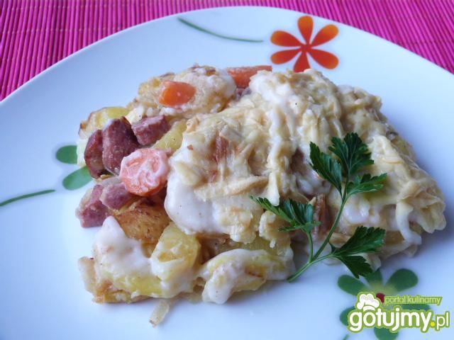 Zapiekanka ziemniaczana pod beszamelem Zapiekanka ziemniaczana pod beszamelem