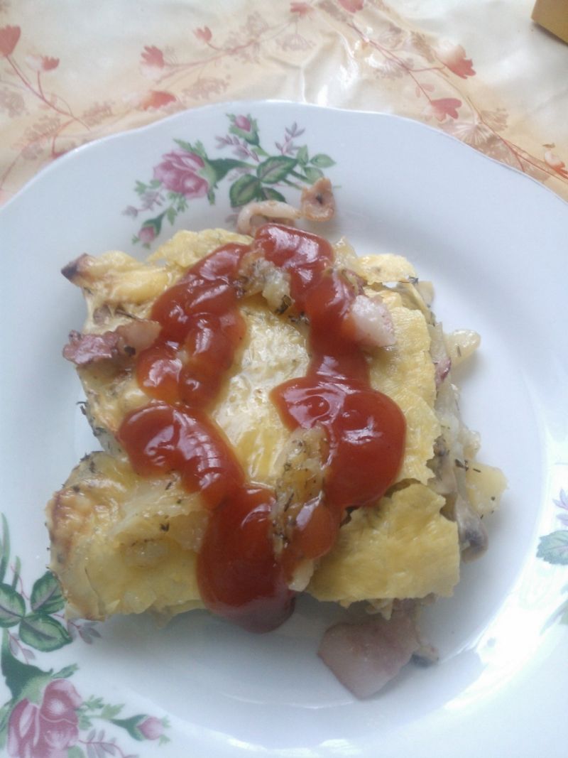 Zapiekanka ziemniaczana z boczkiem i pieczarkami
