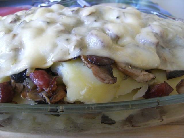 Zapiekanka ziemniaczana z frankfurterkam